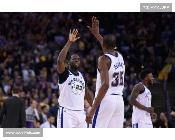 水星与火花对决中，托马斯关键抢断引领反击高潮